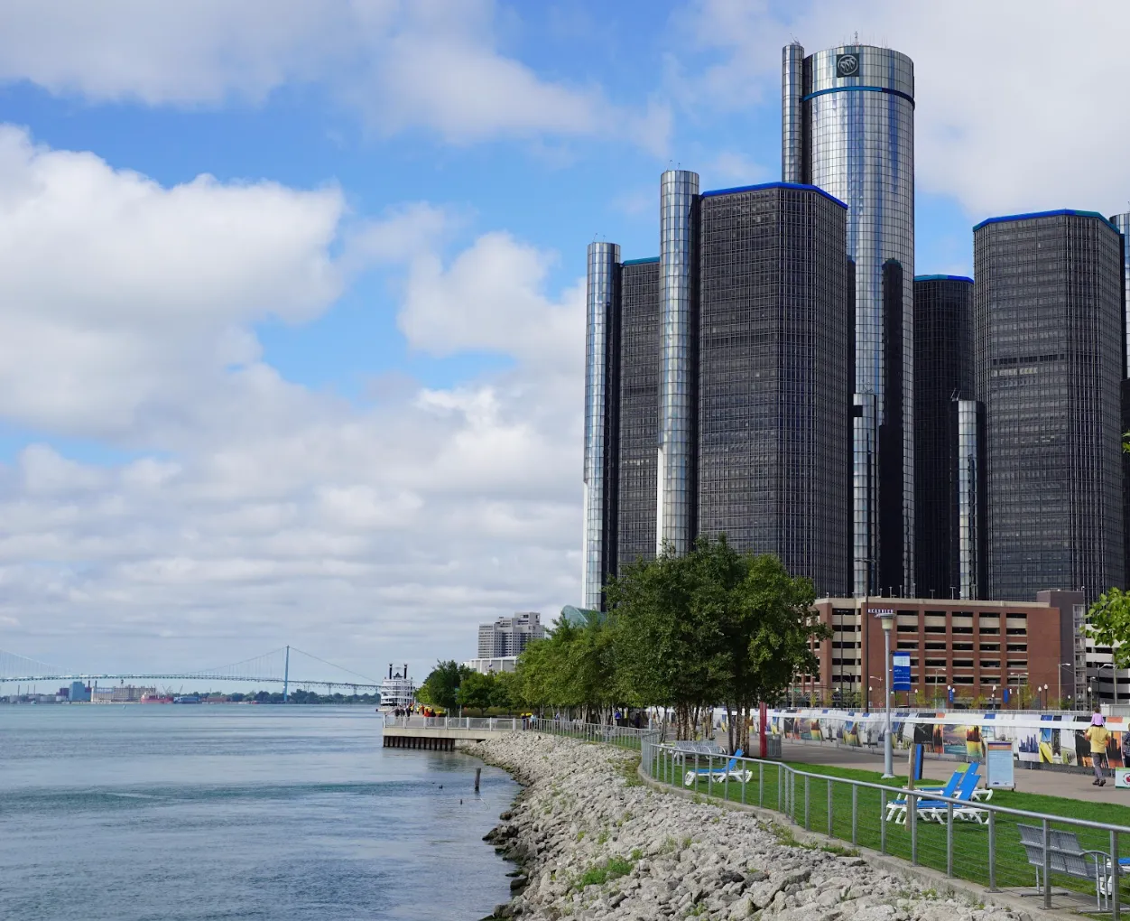 The best spots to stop at while cruising between the Great Lakes from Detroit to Port Huron